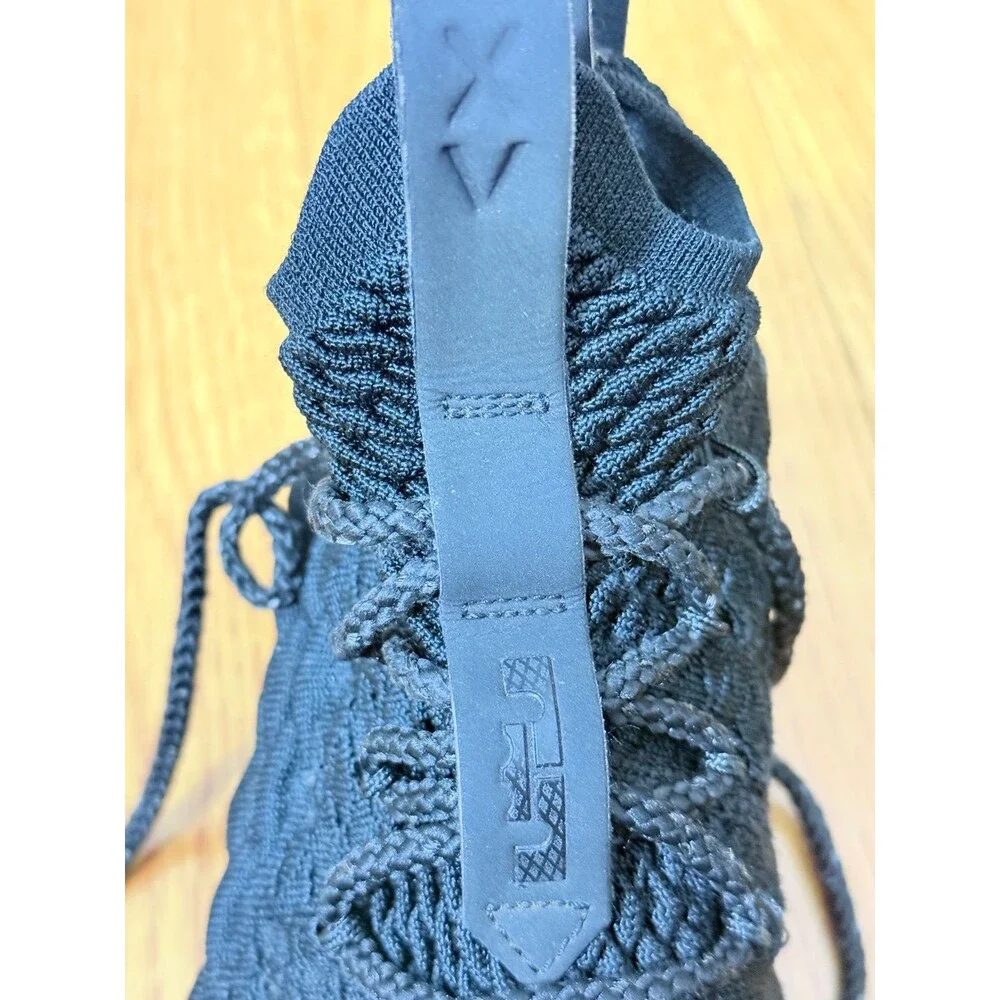 Nike LeBron 15 Black Gum Kids Basketball Shoes 922811-001 Size‎ 3.5Y